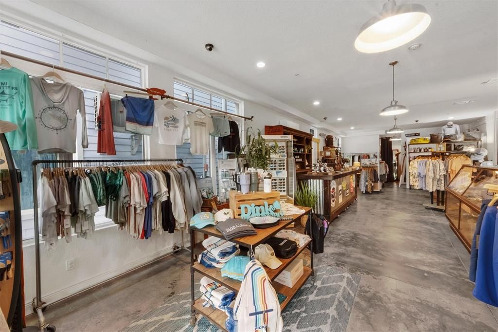 合同活跃: $1,250,000 (0 贝兹, 0 浴室, 2480 平方英尺)