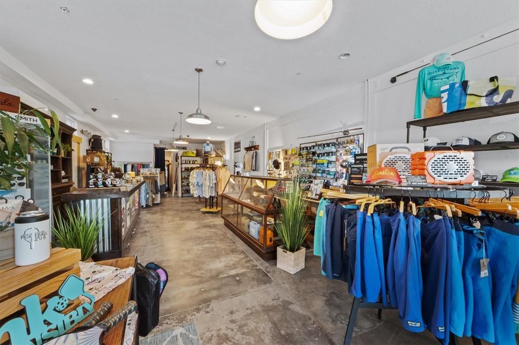 合同活跃: $1,250,000 (0 贝兹, 0 浴室, 2480 平方英尺)