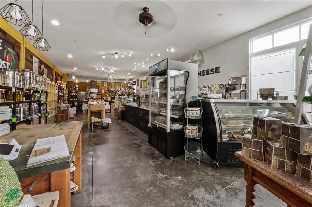 合同活跃: $1,250,000 (0 贝兹, 0 浴室, 2480 平方英尺)