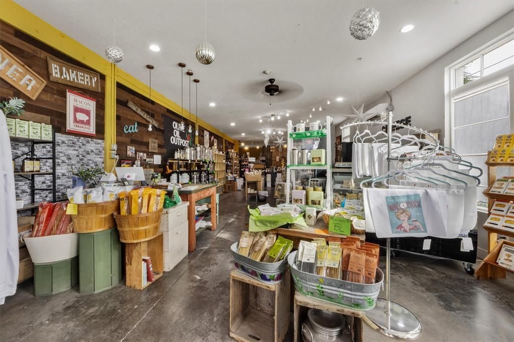 合同活跃: $1,250,000 (0 贝兹, 0 浴室, 2480 平方英尺)