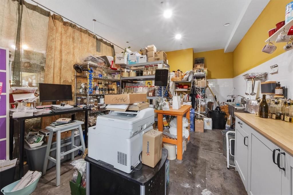 合同活跃: $1,250,000 (0 贝兹, 0 浴室, 2480 平方英尺)