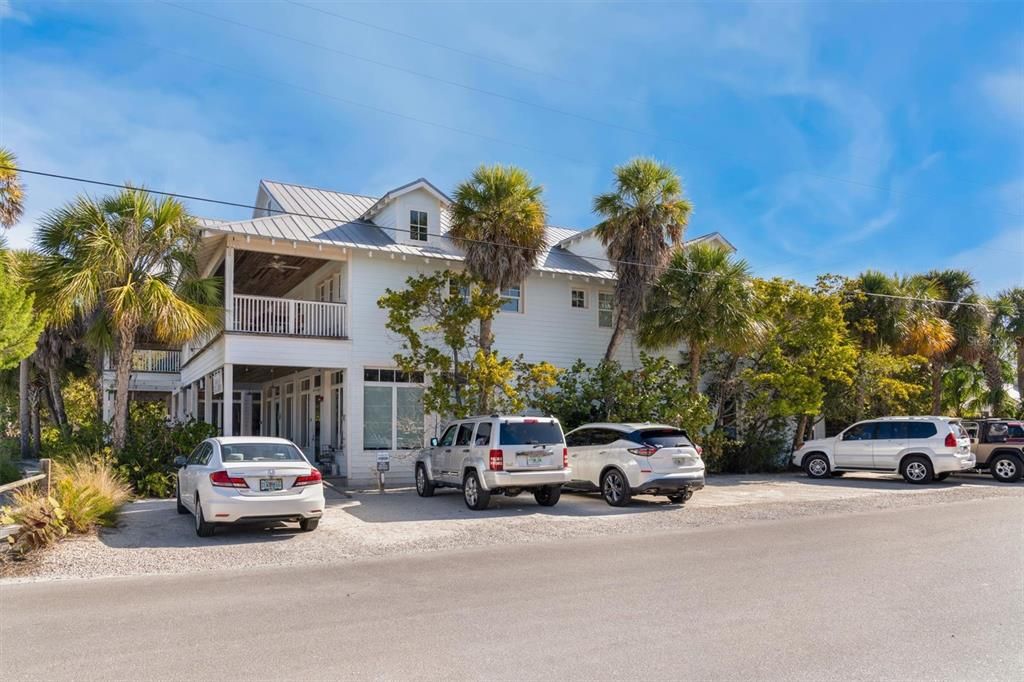 合同活跃: $1,250,000 (0 贝兹, 0 浴室, 2480 平方英尺)