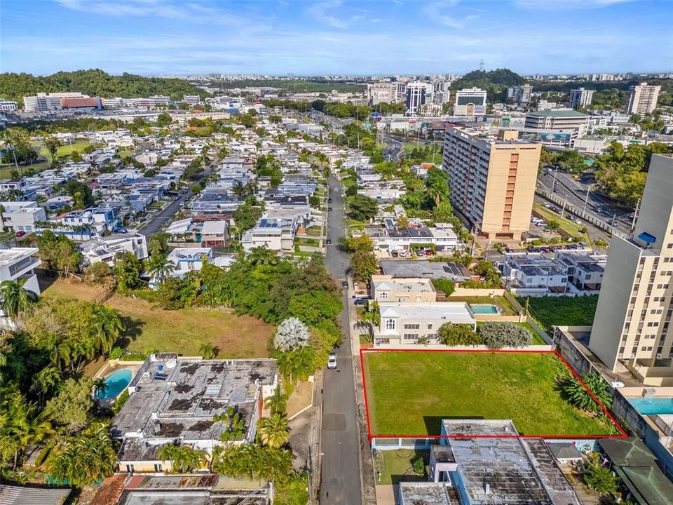 En Venta: $350,000 (0.32 acres)