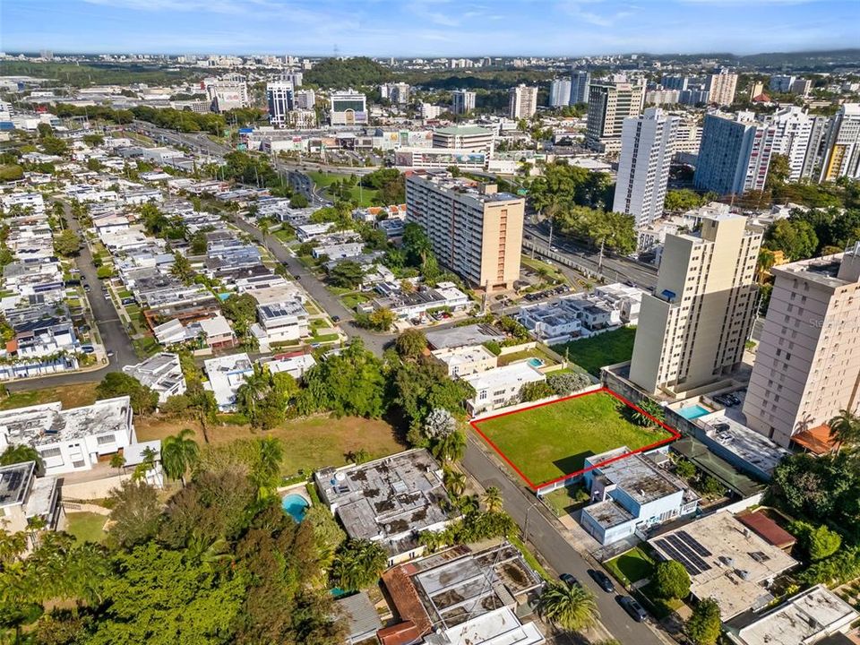 En Venta: $350,000 (0.32 acres)