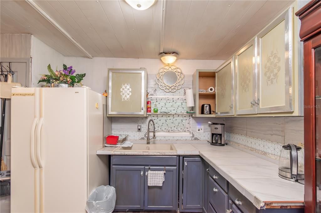 На продажу: $133,800 (2 спален, 1 ванн, 1186 Квадратных фут)