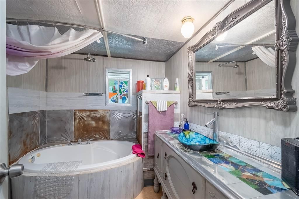 На продажу: $133,800 (2 спален, 1 ванн, 1186 Квадратных фут)