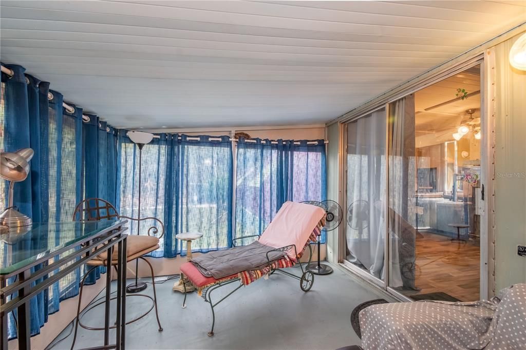 На продажу: $133,800 (2 спален, 1 ванн, 1186 Квадратных фут)