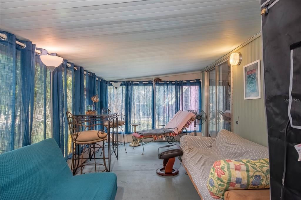 На продажу: $133,800 (2 спален, 1 ванн, 1186 Квадратных фут)