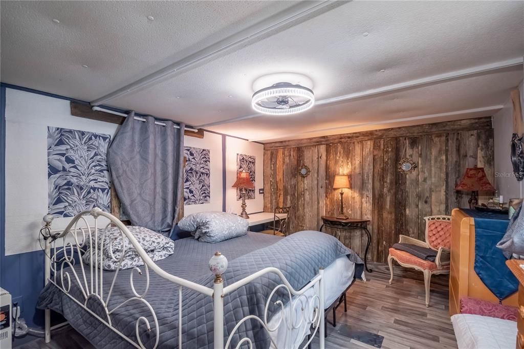 На продажу: $133,800 (2 спален, 1 ванн, 1186 Квадратных фут)