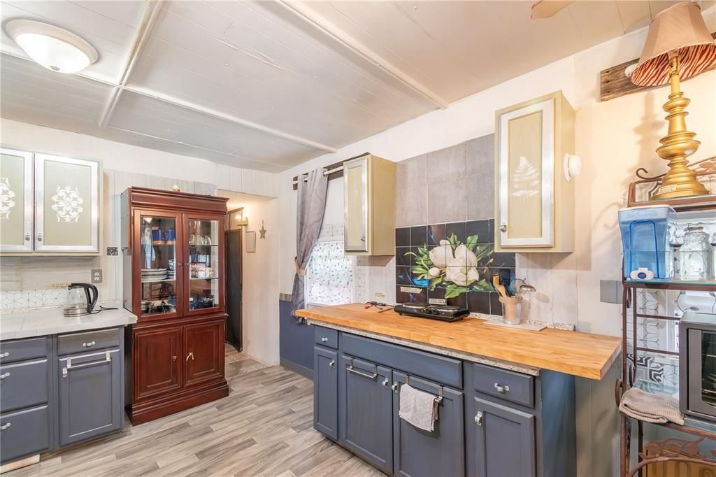 На продажу: $133,800 (2 спален, 1 ванн, 1186 Квадратных фут)