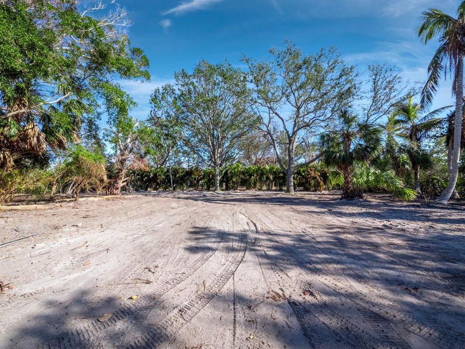 待售: $2,550,000 (0.91 acres)