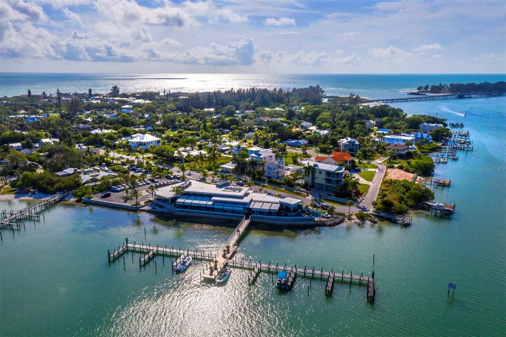 待售: $2,550,000 (0.91 acres)