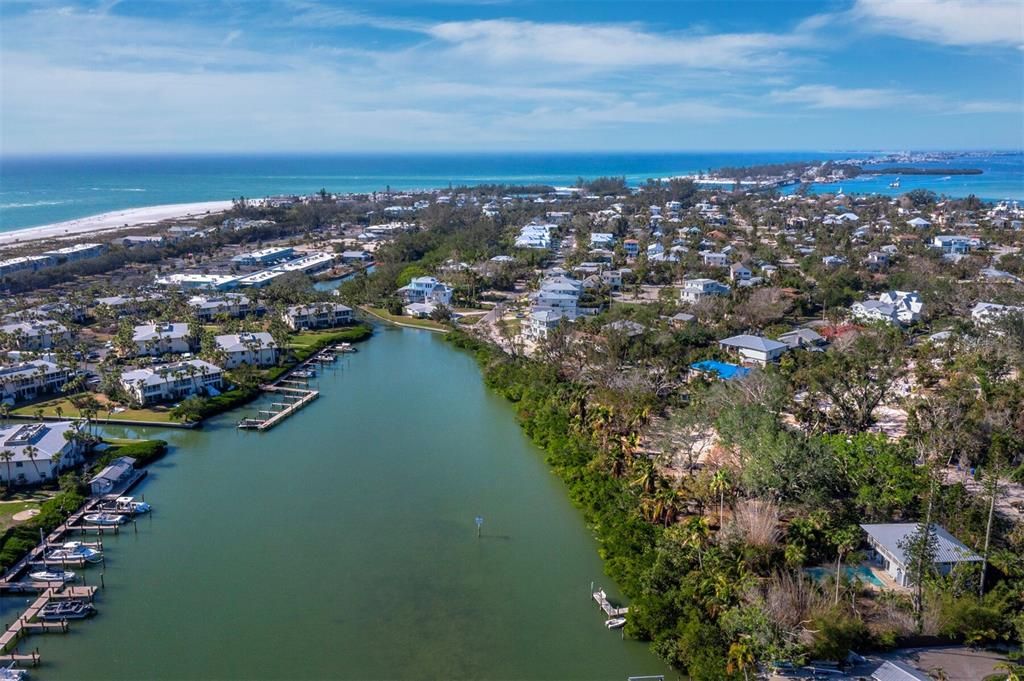 待售: $2,550,000 (0.91 acres)