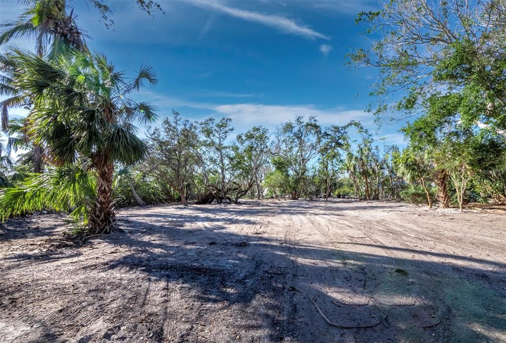 待售: $2,550,000 (0.91 acres)