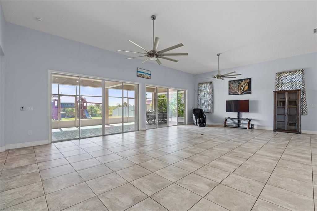 На продажу: $790,000 (5 спален, 4 ванн, 4094 Квадратных фут)