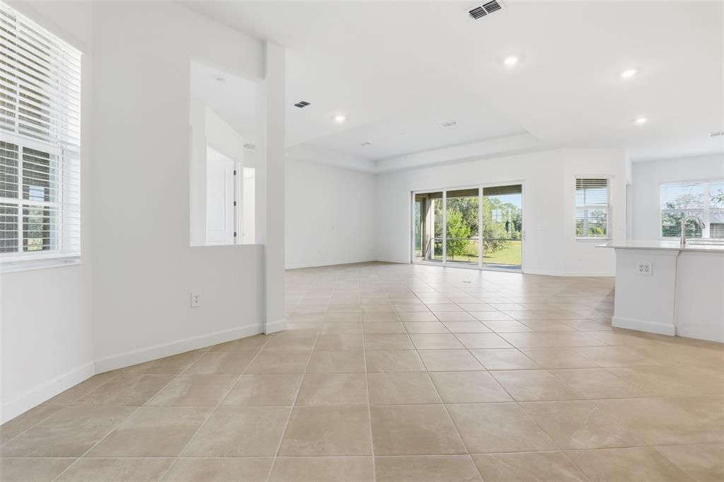 Active With Contract: $418,297 (3 beds, 2 baths, 2361 Square Feet)