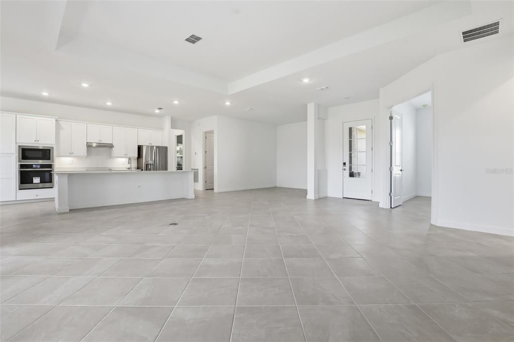 Active With Contract: $418,297 (3 beds, 2 baths, 2361 Square Feet)