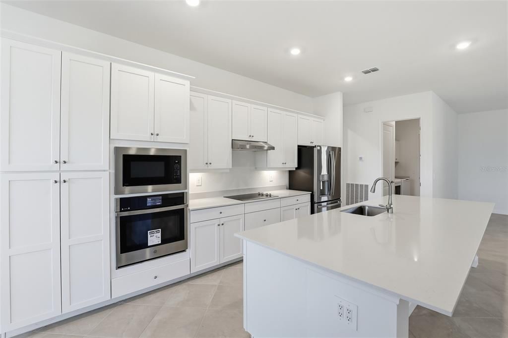 Active With Contract: $418,297 (3 beds, 2 baths, 2361 Square Feet)