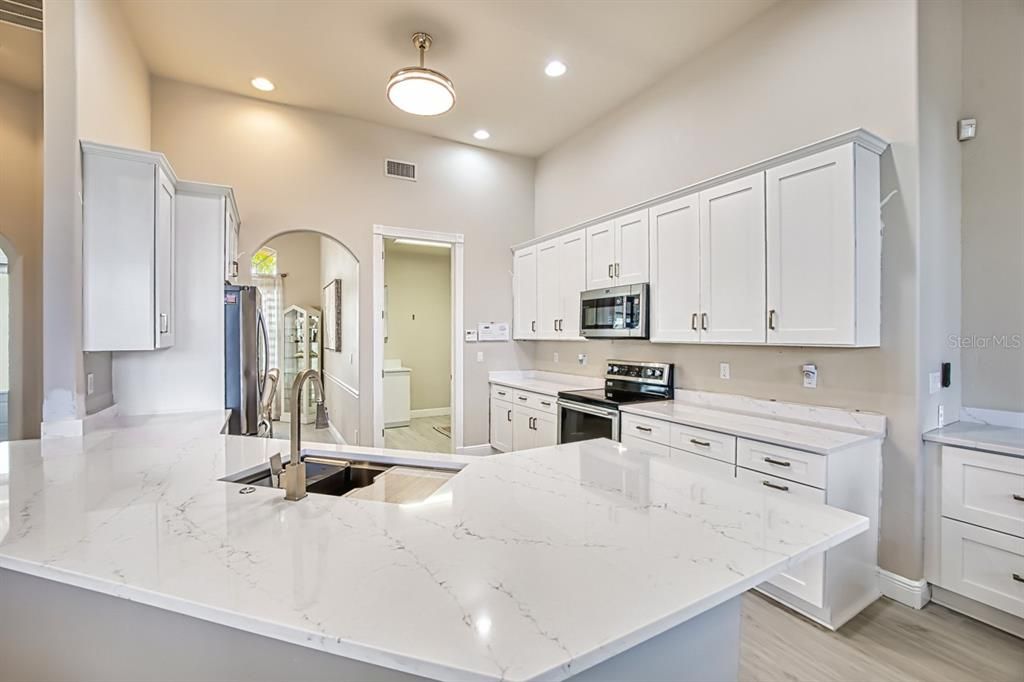 待售: $725,000 (4 贝兹, 3 浴室, 2482 平方英尺)