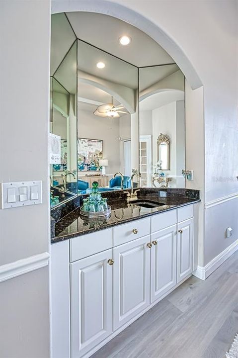 待售: $725,000 (4 贝兹, 3 浴室, 2482 平方英尺)