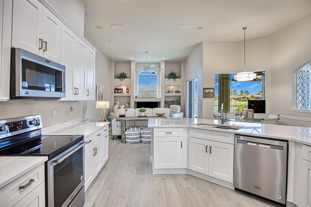 待售: $725,000 (4 贝兹, 3 浴室, 2482 平方英尺)