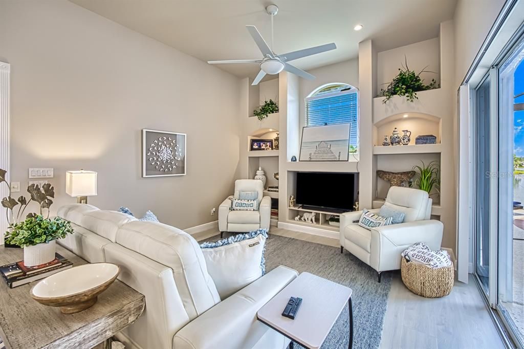 待售: $725,000 (4 贝兹, 3 浴室, 2482 平方英尺)