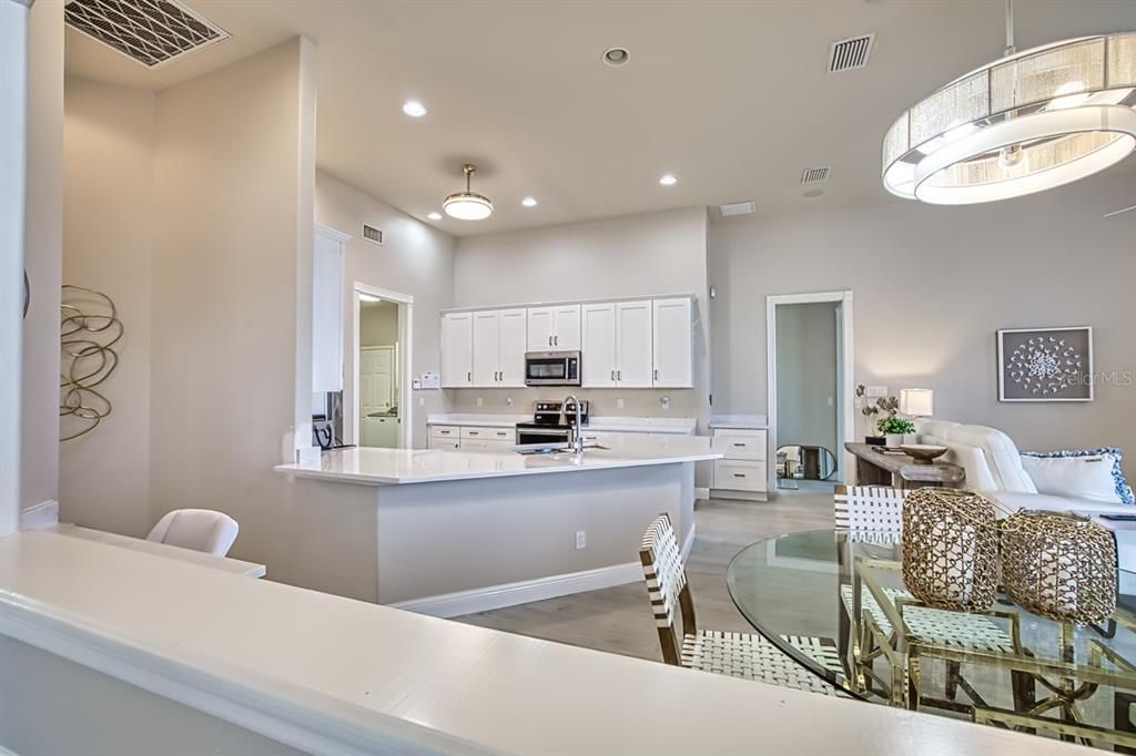 待售: $725,000 (4 贝兹, 3 浴室, 2482 平方英尺)