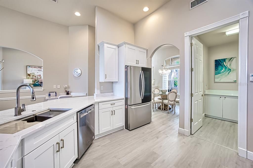 待售: $725,000 (4 贝兹, 3 浴室, 2482 平方英尺)