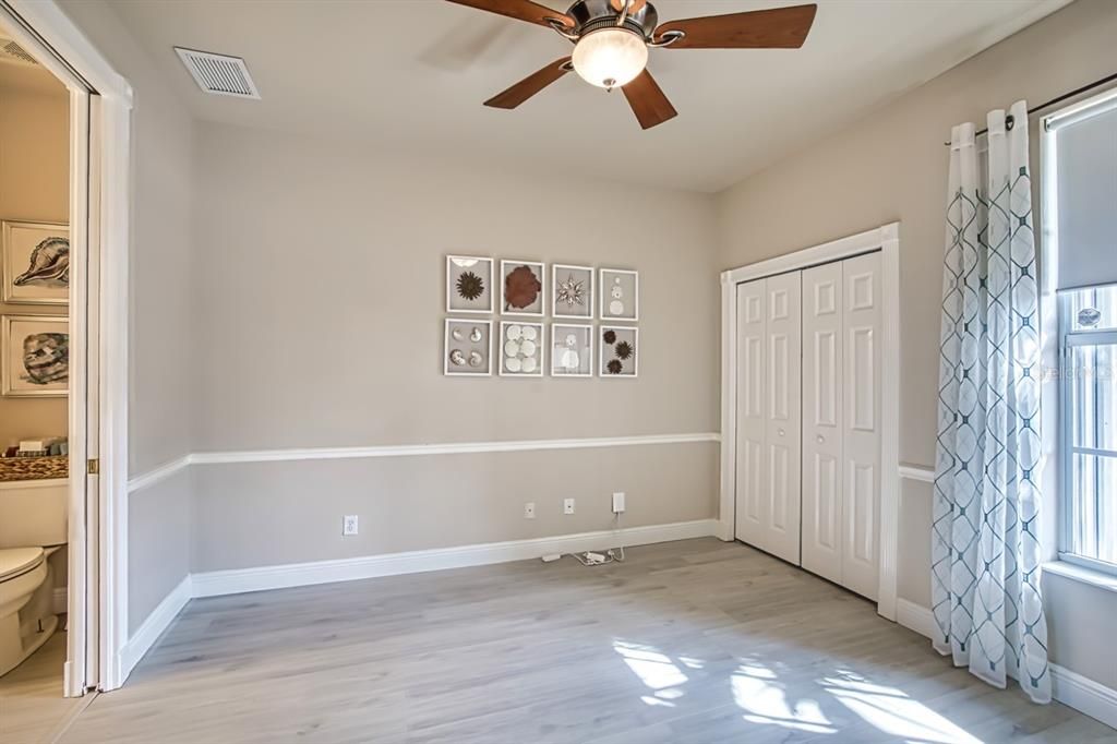 待售: $725,000 (4 贝兹, 3 浴室, 2482 平方英尺)