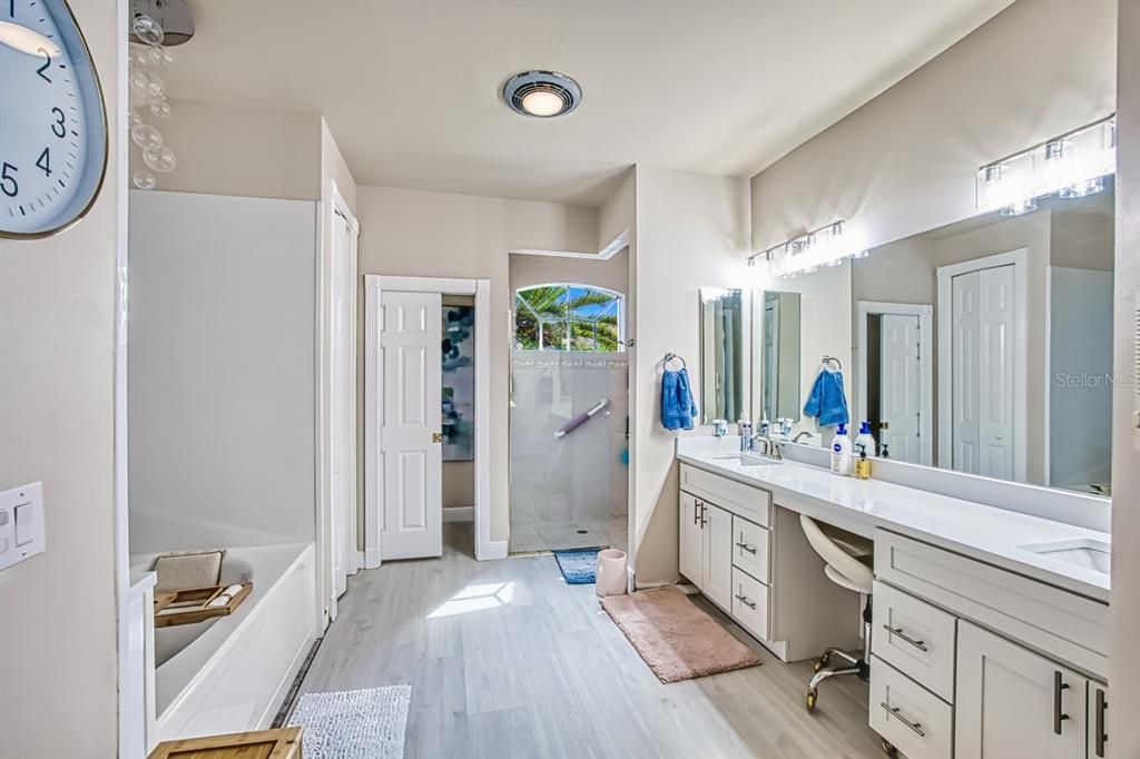 待售: $725,000 (4 贝兹, 3 浴室, 2482 平方英尺)