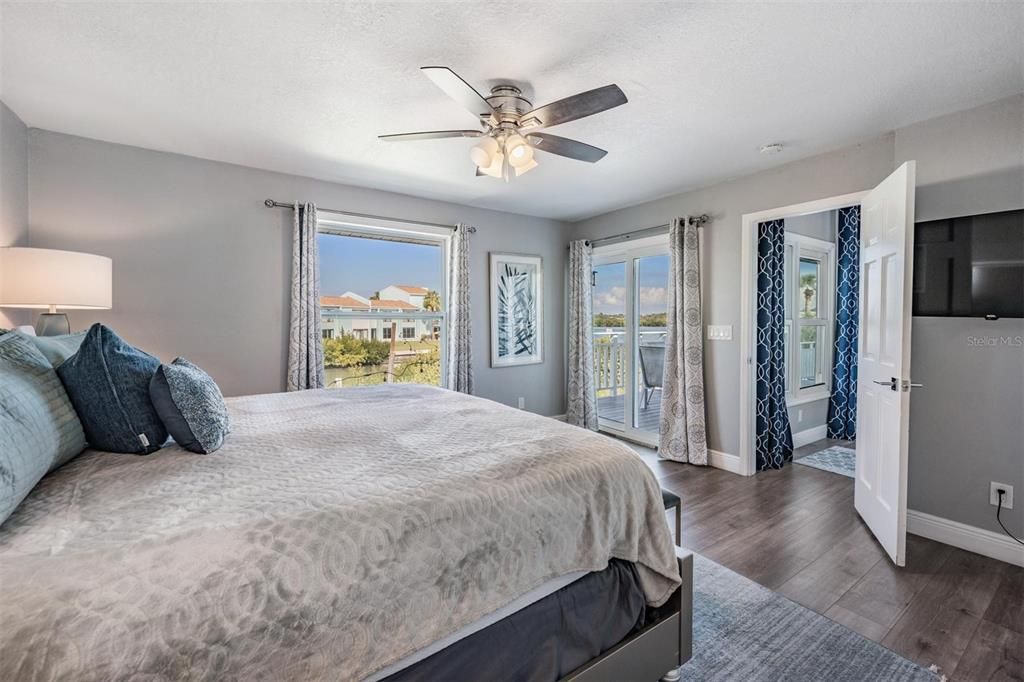 For Sale: $2,200,000 (5 beds, 4 baths, 3281 Square Feet)