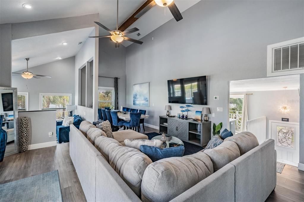 For Sale: $2,200,000 (5 beds, 4 baths, 3281 Square Feet)