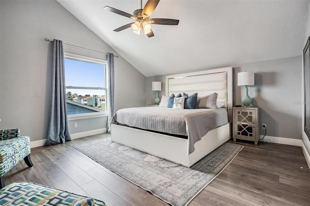 For Sale: $2,200,000 (5 beds, 4 baths, 3281 Square Feet)