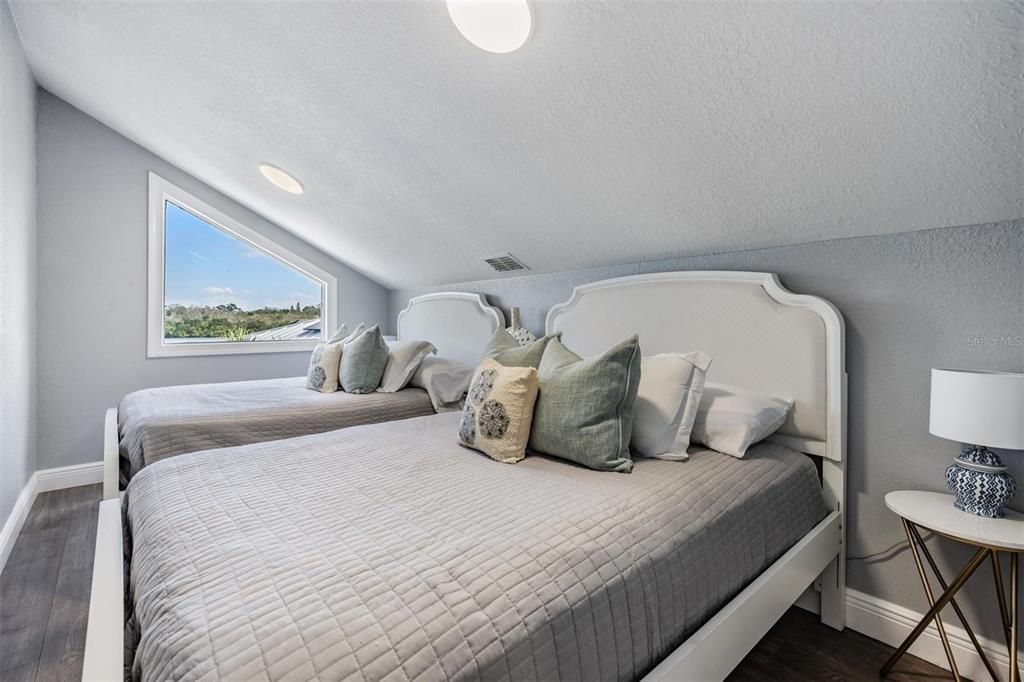 For Sale: $2,200,000 (5 beds, 4 baths, 3281 Square Feet)