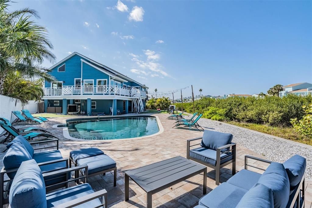 For Sale: $2,200,000 (5 beds, 4 baths, 3281 Square Feet)