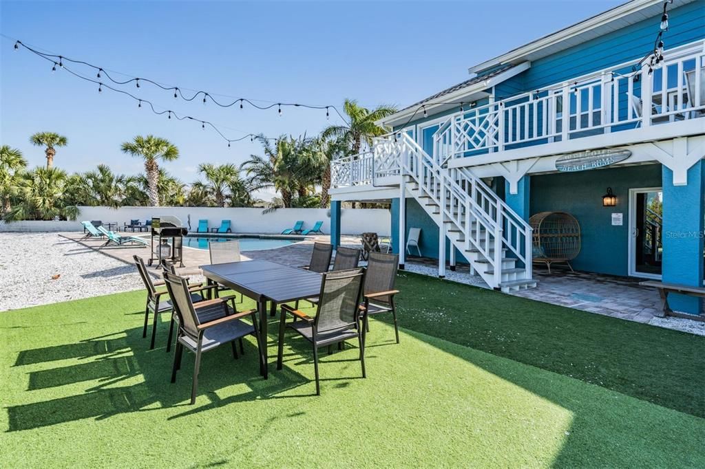 For Sale: $2,200,000 (5 beds, 4 baths, 3281 Square Feet)