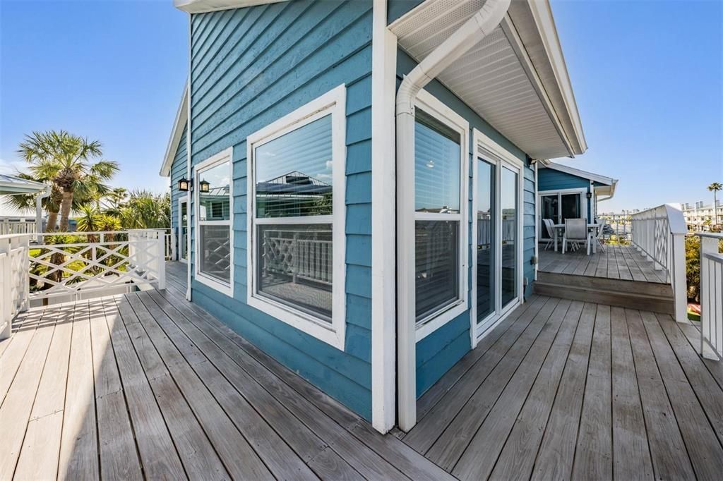 For Sale: $2,200,000 (5 beds, 4 baths, 3281 Square Feet)