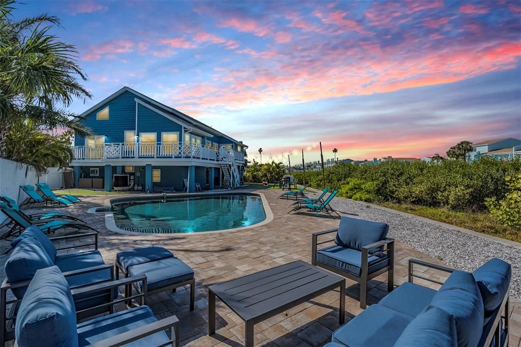 For Sale: $2,200,000 (5 beds, 4 baths, 3281 Square Feet)