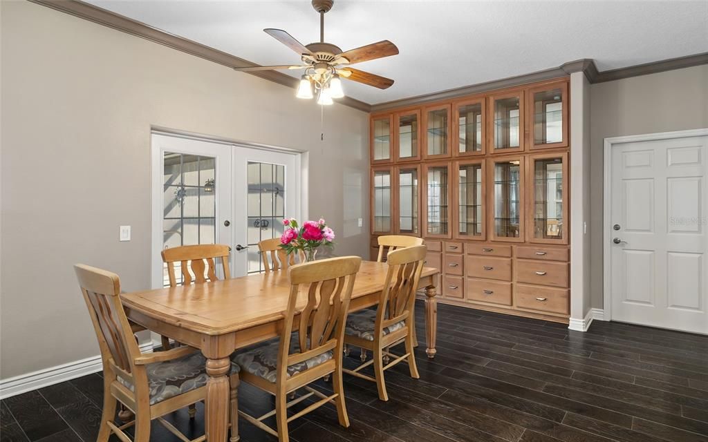 For Sale: $1,425,000 (6 beds, 5 baths, 4808 Square Feet)