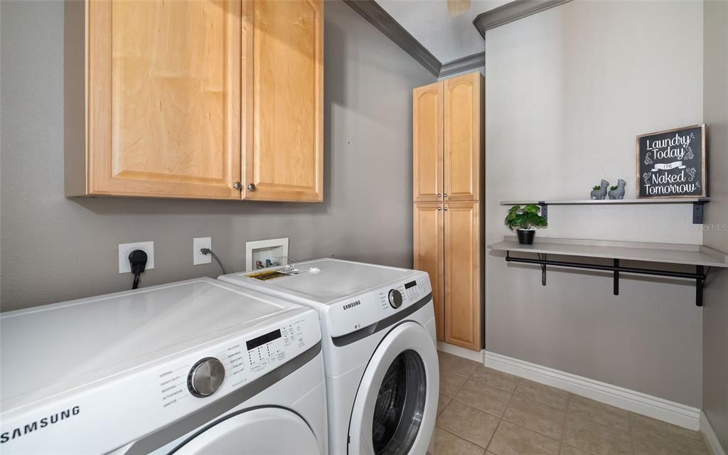 For Sale: $1,425,000 (6 beds, 5 baths, 4808 Square Feet)