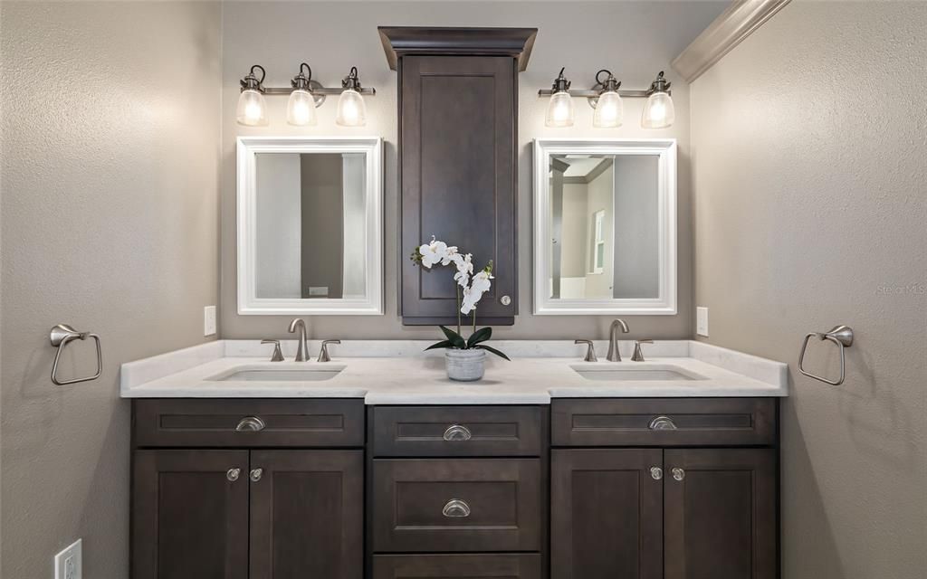 For Sale: $1,425,000 (6 beds, 5 baths, 4808 Square Feet)