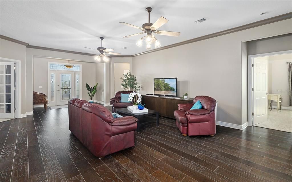 For Sale: $1,425,000 (6 beds, 5 baths, 4808 Square Feet)