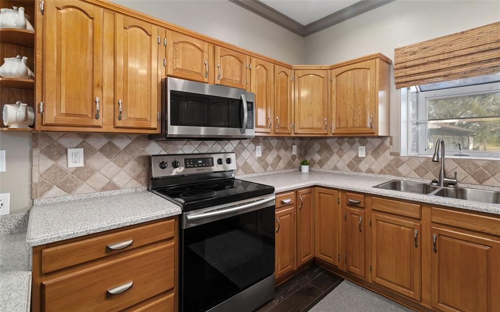 For Sale: $1,425,000 (6 beds, 5 baths, 4808 Square Feet)