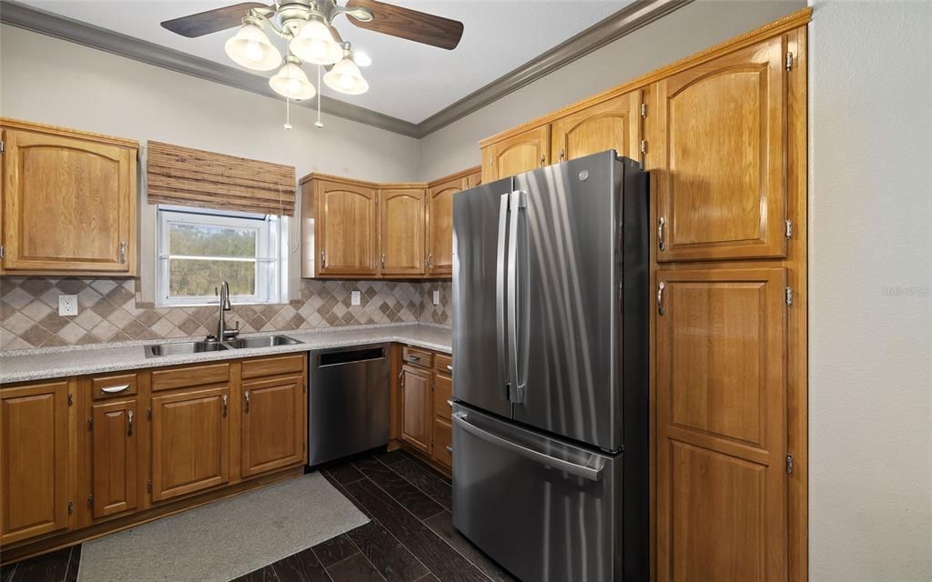 For Sale: $1,425,000 (6 beds, 5 baths, 4808 Square Feet)