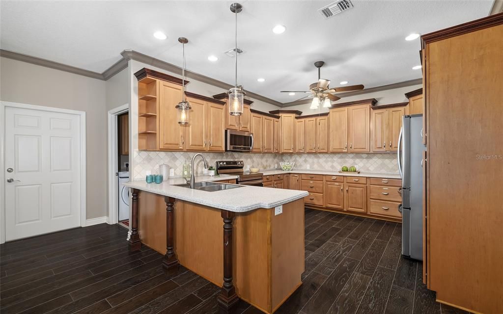 For Sale: $1,425,000 (6 beds, 5 baths, 4808 Square Feet)