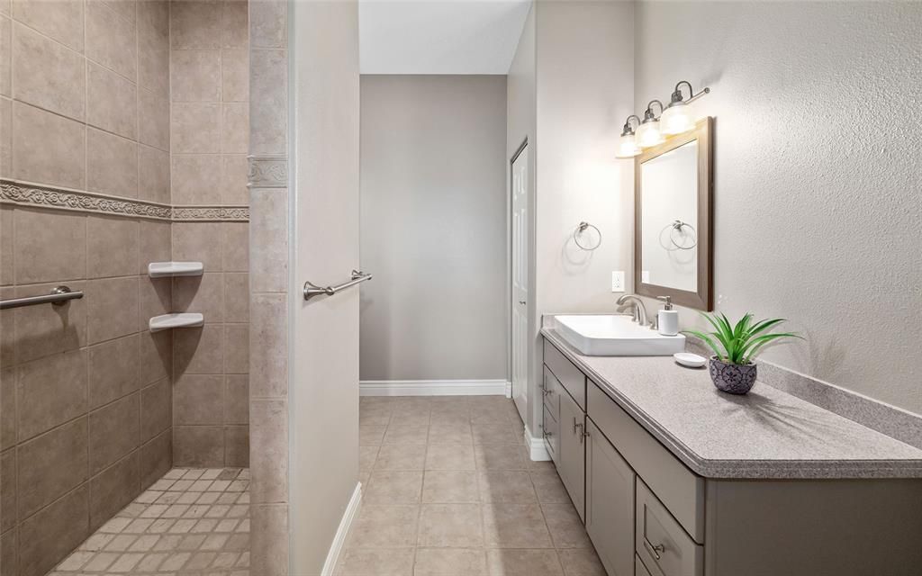 For Sale: $1,425,000 (6 beds, 5 baths, 4808 Square Feet)