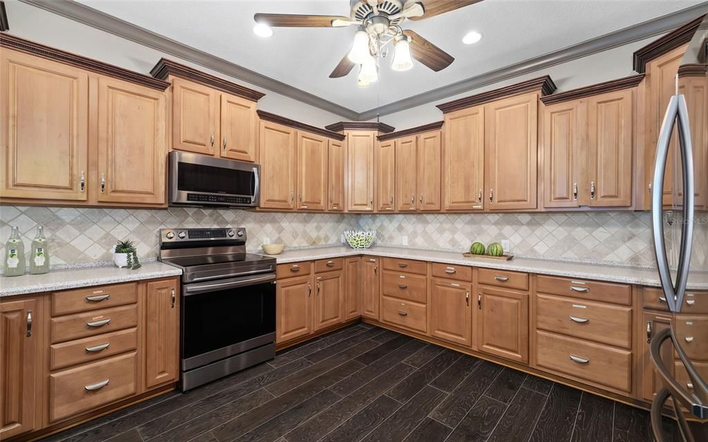 For Sale: $1,425,000 (6 beds, 5 baths, 4808 Square Feet)