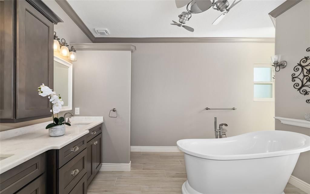 For Sale: $1,425,000 (6 beds, 5 baths, 4808 Square Feet)