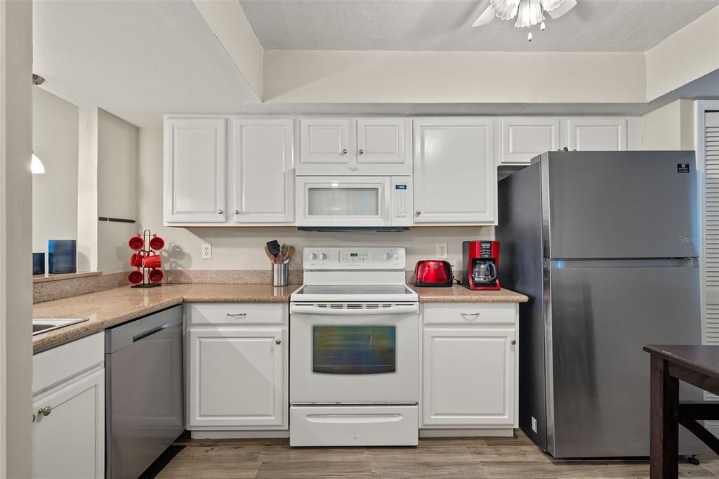 For Sale: $249,900 (2 beds, 2 baths, 1311 Square Feet)