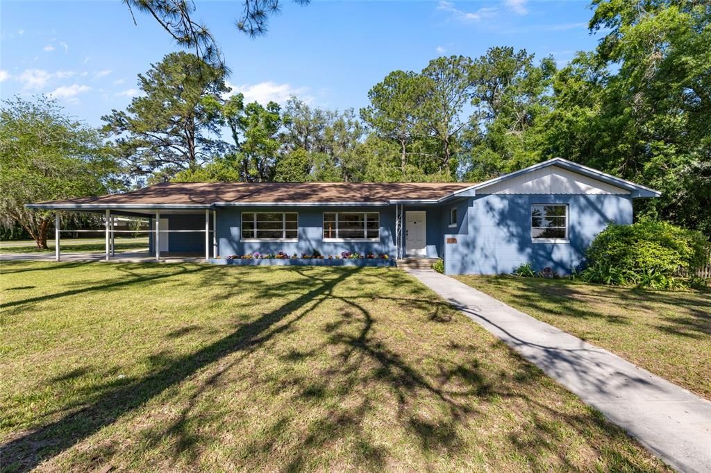 Activo con contrato: $310,000 (3 camas, 2 baños, 1963 Pies cuadrados)